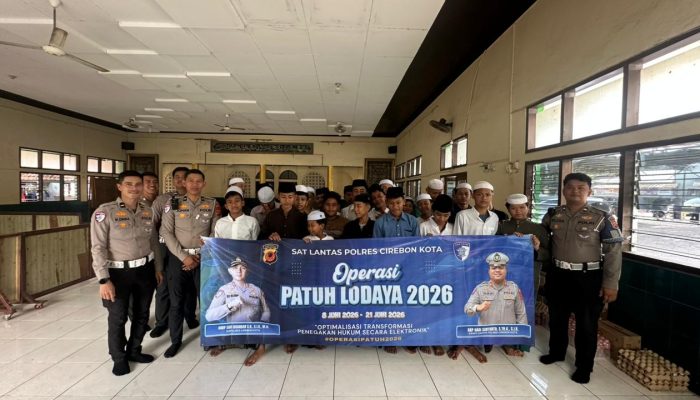 Sat Lantas Polres Cirebon Kota Edukasi Tertib Berlalu Lintas di Pondok Pesantren Jagasatru