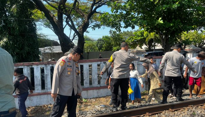 Pria 25 Tahun Asal Waled Meninggal Dunia Diduga Tertemper KA Harina, Polisi Ingatkan Bahaya Melintas di Perlintasan Tanpa Palang Pintu