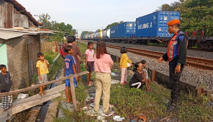 Memasuki Musim Kemarau KAI Daop 3 Cirebon Peringatkan Bahaya Pembakaran dan Pembuangan Sampah di Jalur Kereta