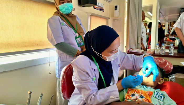 Rail Clinic Hadirkan Layanan Kesehatan dan Pengobatan Gratis Bagi Masyarakat di Sekitar Stasiun Cipunegara Subang