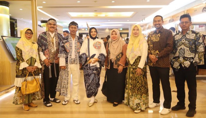 Kota Cirebon Raih Juara Terunik di Fashion Show Pekan Kerajinan Jawa Barat 2026