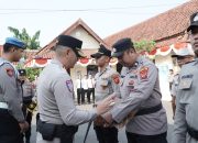 Kapolres Cirebon Kota Berikan Penghargaan kepada 51 Personel Berprestasi, Dua Anggota Raih Hadiah Umrah