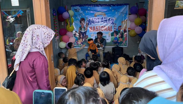 Cirebon Power Gelar Hari Anak Nasional, Kak Jums Hibur Anak-Anak dengan Dongeng Hemat Listrik