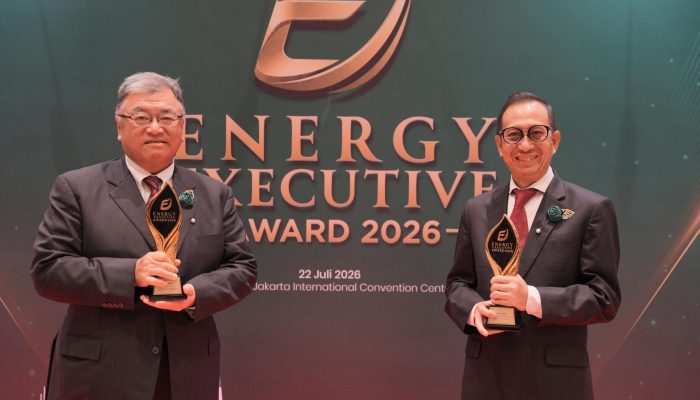 Hisahiro Takeuchi dan Joseph Pangalila Terima Penghargaan Energy Executive Award 2026