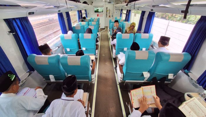 Tahfidz Quran Puluhan Anak Yatim Ngaji dan Doa Bersama di Atas Kereta, Acara ini di Gelar KAI Daop 3 Sebagai Ikhtiar Menjaga Keselamatan Perjalanan KA