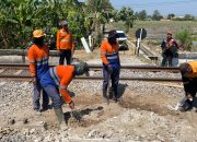 Keselamatan Jadi Prioritas, KAI Daop 3 Cirebon Kembali Lakukan Penutupan Perlintasan Ilegal