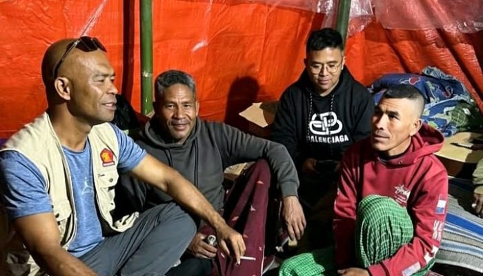 Merajut Kepedulian di Tenda Darurat