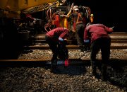 KAI Daop 3 Cirebon Perkuat Prasarana Rel untuk Tingkatkan Keselamatan Perjalanan Kereta Api