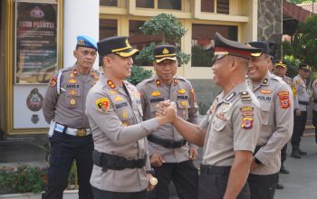 Kapolres Cirebon Kota Apresiasi Penghargaan Naik Pangkat, Atas Pengabdian Dua Personel dengan Dedikasi, Loyalitas dan Kontribusi