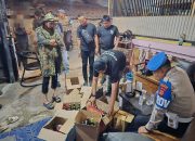 Satres Narkoba Polres Cirebon Kota Melakukan Operasi Pekat Sita 201 Miras dari Sebuah Toko di Tengah Tani