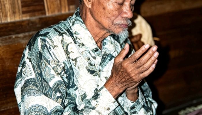 Kakek Abdul Karim: Guru Ngaji yang Berjasa Besar di Tanah Naga