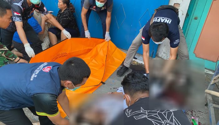 Diduga Akibat Jatuh dan Batuk Mengeluarkan Darah Perempuan 72 Tahun Meninggal di Pinggir Jalan Kriyan Barat