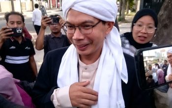 Abah Memilih Bungkam Saat Ditanya Wartawan Usai Pemeriksaan di Polres Lombok Tengah