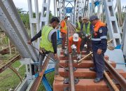 KAI Daop 3 Cirebon Perkuat Keandalan Prasarana Melalui Penggantian 3000 Bantalan Beton dan Bantalan Sintetis