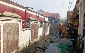 Polsek Kedawung Tangani Kebakaran Rumah Kosong di Sutawinangun, Tidak Ada Korban Jiwa