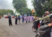 KAI Daop 3 Cirebon Gandeng Railfans Edan Sepur dan Mahasiswa Gelar Aksi Bersih Mushola dan Edukasi Keselamatan di Perlintasan Sebidang