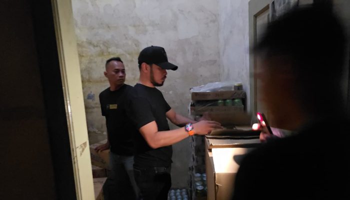 Operasi Pekat, 442 Botol Miras Disita di Panjunan Cirebon