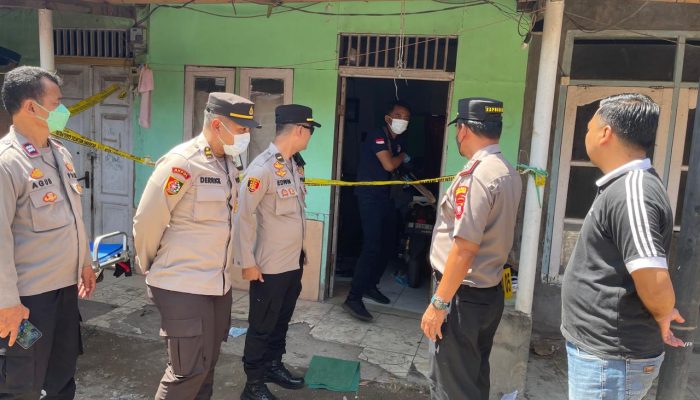 Ditemukan Pria Tewas Sudah Terbujur Kaku dan Membusuk di Kosan Kedawung, Polisi Evakuasi Korban ke RSU Gunung Jati